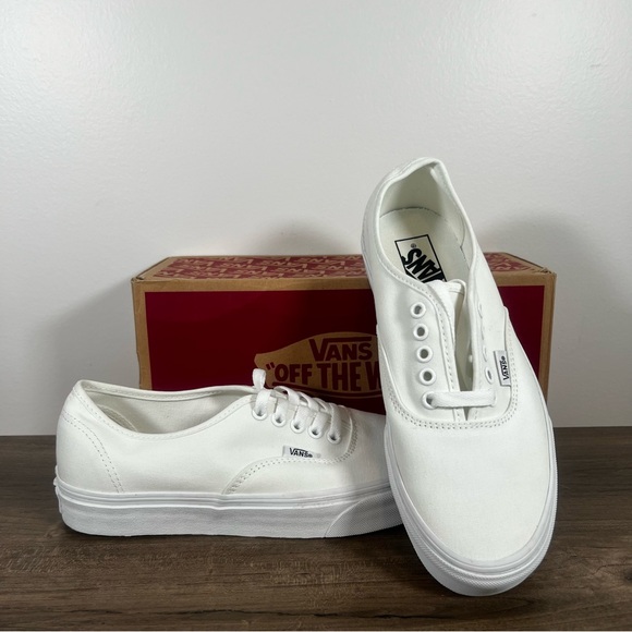 VANS Authentic Unisex True White Shoe Size 8 or 9.5 #B1311A